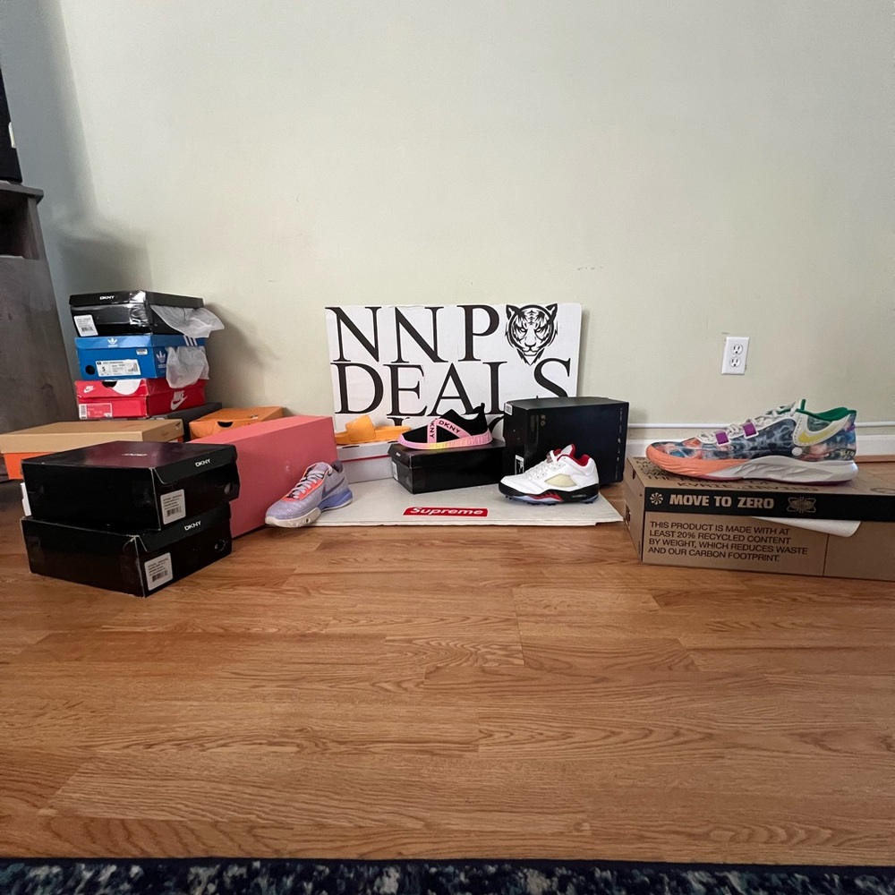 Bulk sneaker sale brand name DKNY, NIKE, adidas and many other